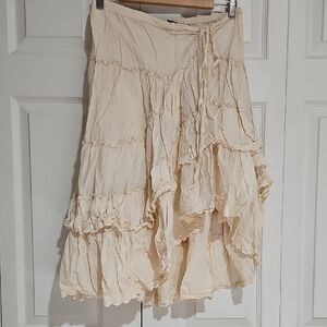 🤍 Miss Chievous Cream High-Low Tiered Maxi Skirt – Size 5